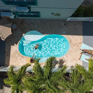 Hotel Turtle Bay, Lajas